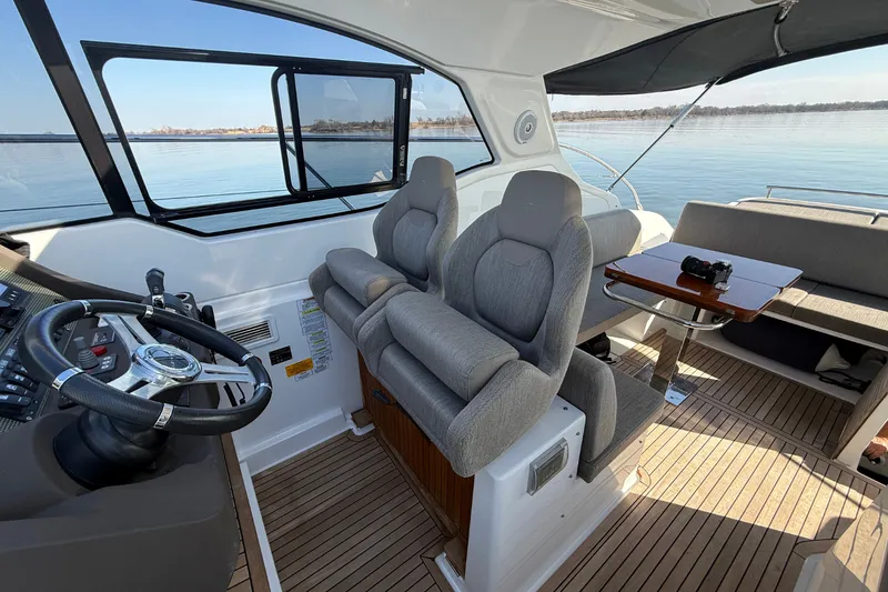 Slide: The Image of Azimut Atlantis 43 2019 - 42