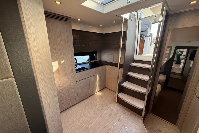 Slide: The Image of Azimut Atlantis 43 2019 - 53