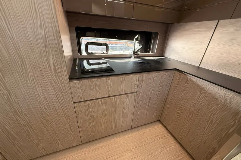 Slide: The Image of Azimut Atlantis 43 2019 - 56