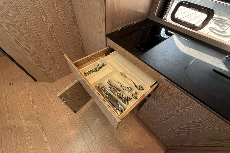 Slide: The Image of Azimut Atlantis 43 2019 - 59