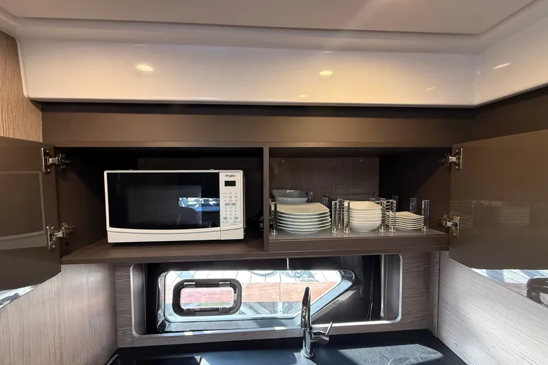 Slide: The Image of Azimut Atlantis 43 2019 - 60