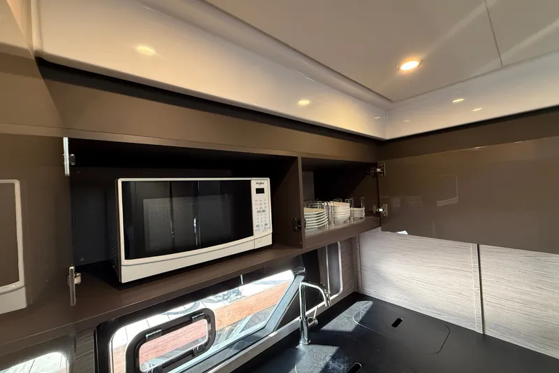 Slide: The Image of Azimut Atlantis 43 2019 - 61