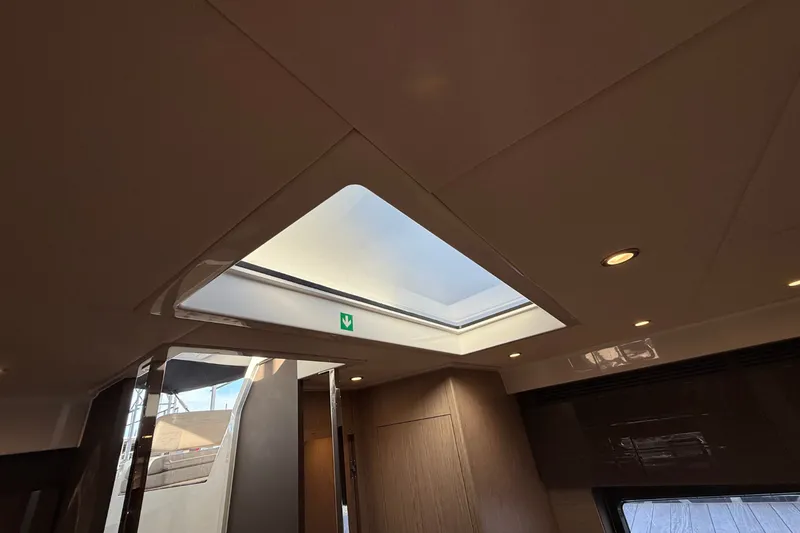 Slide: The Image of Azimut Atlantis 43 2019 - 64