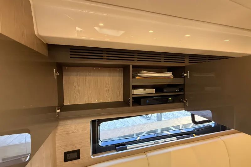 Slide: The Image of Azimut Atlantis 43 2019 - 67