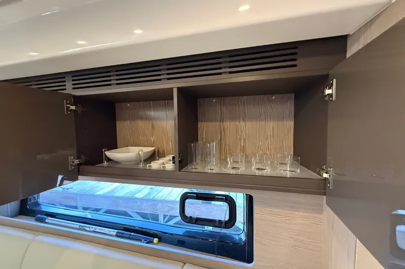 Slide: The Image of Azimut Atlantis 43 2019 - 69