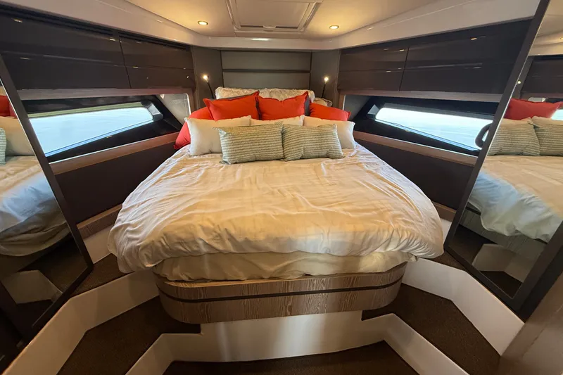 Slide: The Image of Azimut Atlantis 43 2019 - 75