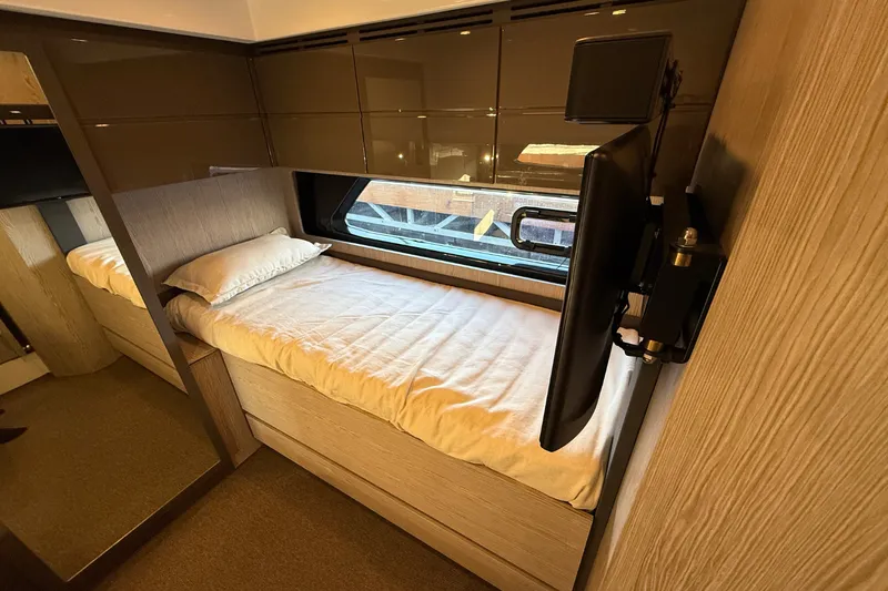 Slide: The Image of Azimut Atlantis 43 2019 - 81