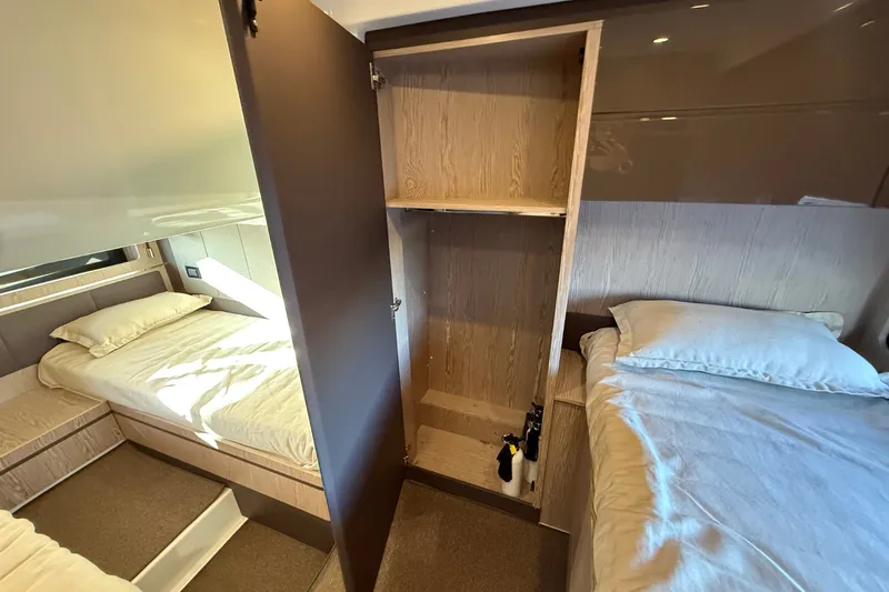 Slide: The Image of Azimut Atlantis 43 2019 - 86