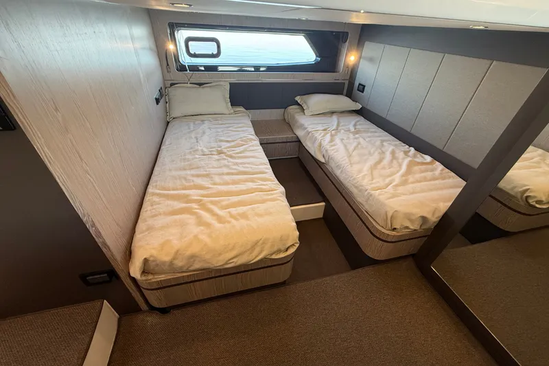 Slide: The Image of Azimut Atlantis 43 2019 - 87