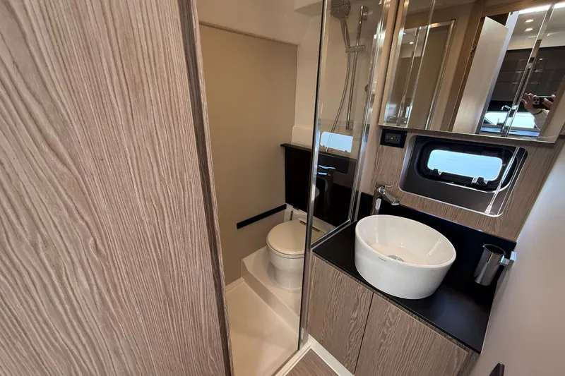 Slide: The Image of Azimut Atlantis 43 2019 - 89