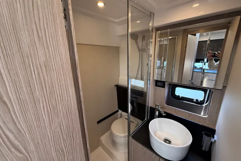 Slide: The Image of Azimut Atlantis 43 2019 - 90