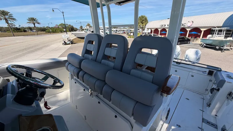 Slide: The Image of Boston Whaler 360 Outrage 2026 - 13