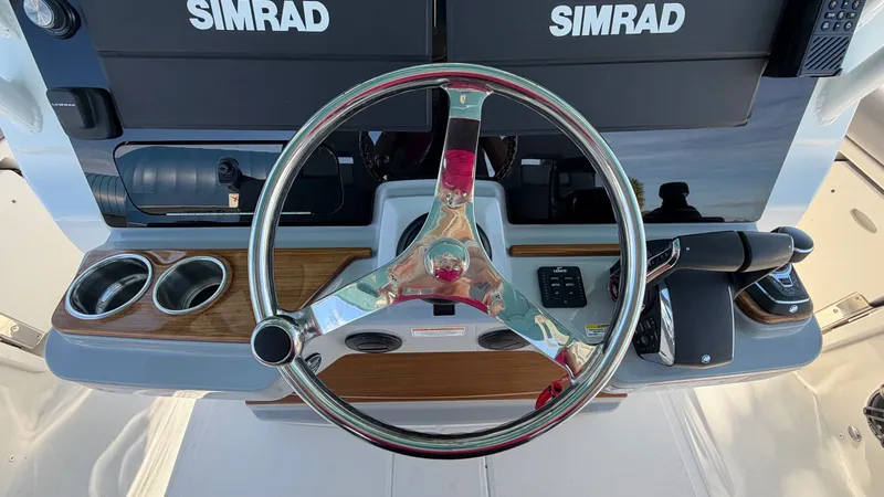 Slide: The Image of Boston Whaler 360 Outrage 2026 - 15