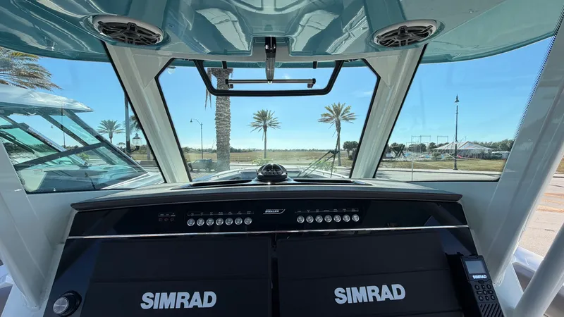 Slide: The Image of Boston Whaler 360 Outrage 2026 - 17