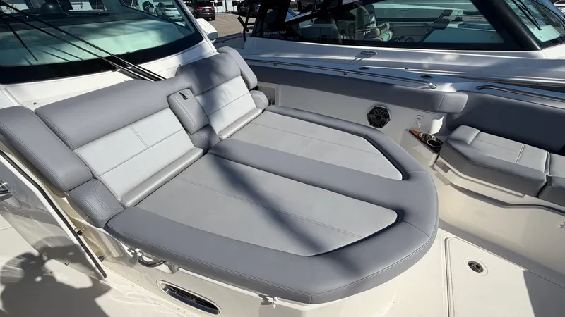 Slide: The Image of Boston Whaler 360 Outrage 2026 - 25