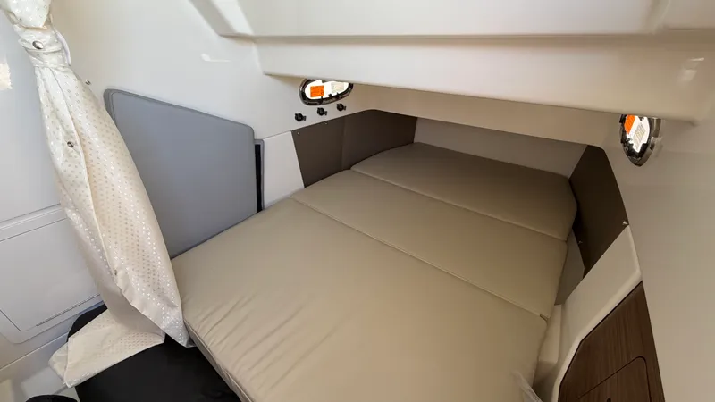 Slide: The Image of Boston Whaler 360 Outrage 2026 - 30