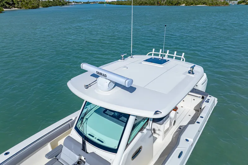 Slide: The Image of Boston Whaler 360 Outrage 2026 - 41