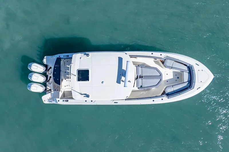 Slide: The Image of Boston Whaler 360 Outrage 2026 - 43