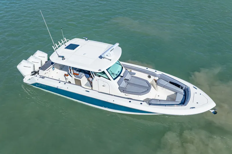 Slide: The Image of Boston Whaler 360 Outrage 2026 - 44