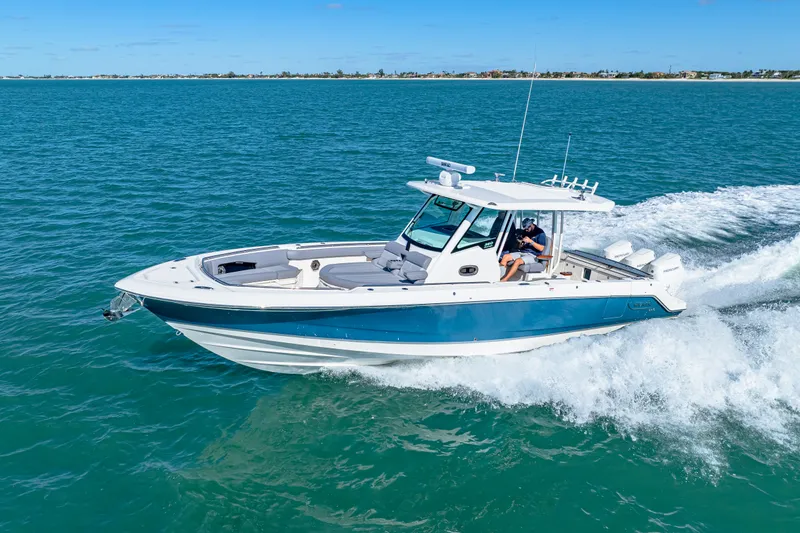 Slide: The Image of Boston Whaler 360 Outrage 2026 - 60