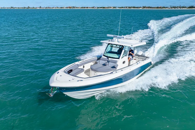 Slide: The Image of Boston Whaler 360 Outrage 2026 - 61