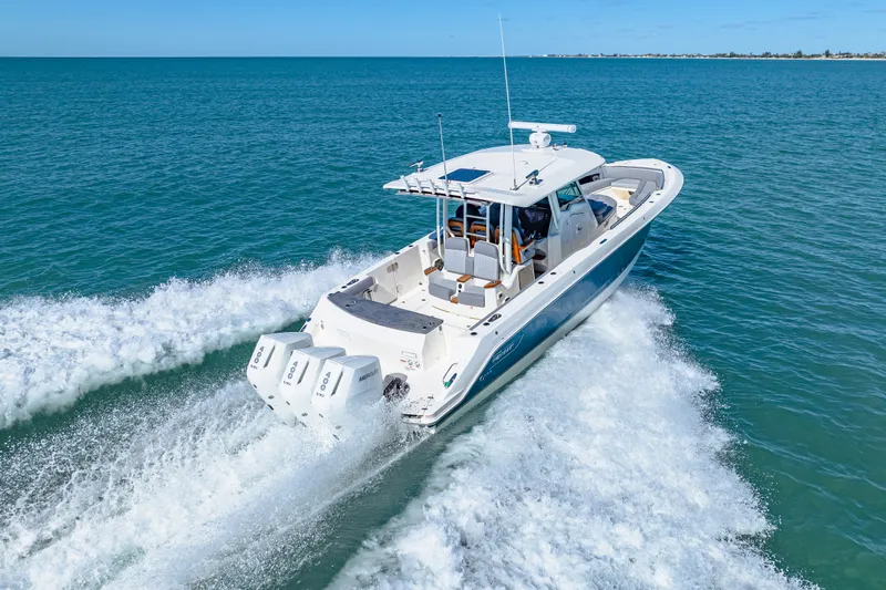 Slide: The Image of Boston Whaler 360 Outrage 2026 - 63