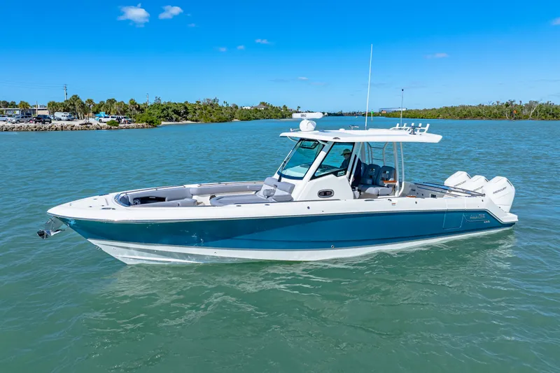 Slide: The Image of Boston Whaler 360 Outrage 2026 - 66