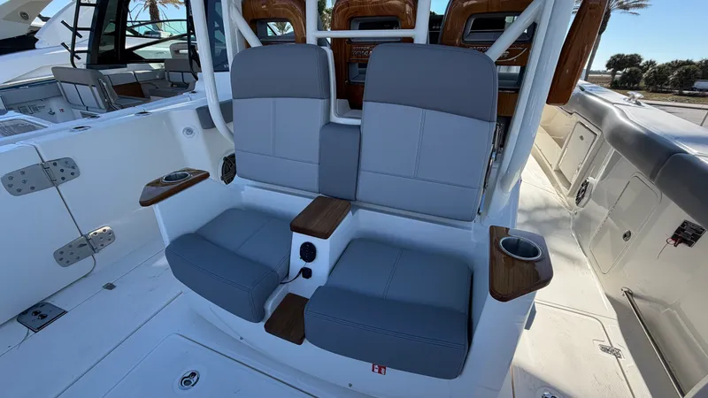 Slide: The Image of Boston Whaler 360 Outrage 2026 - 7