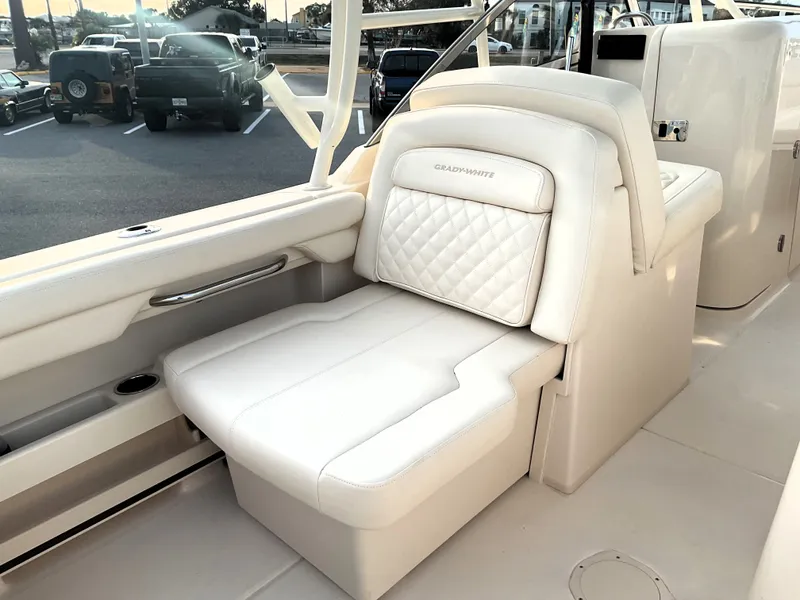 Slide: The Image of Grady-White Freedom 275 2026 - 13