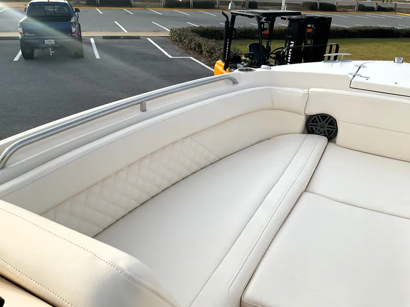 Slide: The Image of Grady-White Freedom 275 2026 - 28