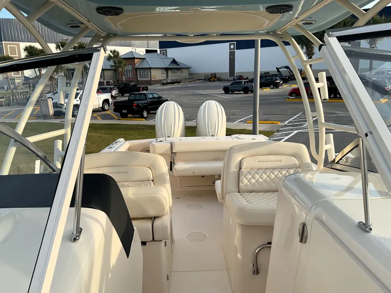 Slide: The Image of Grady-White Freedom 275 2026 - 30