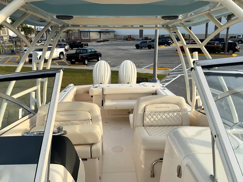 Slide: The Image of Grady-White Freedom 275 2026 - 31