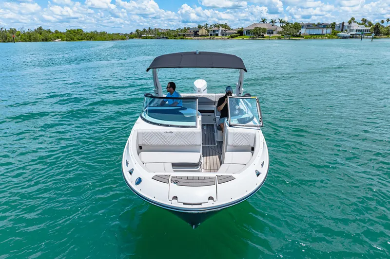 Slide: The Image of Sea Ray SDX 250 Outboard 2025 - 14