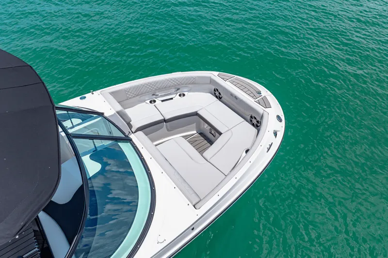 Slide: The Image of Sea Ray SDX 250 Outboard 2025 - 15