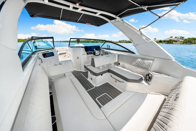 Slide: The Image of Sea Ray SDX 250 Outboard 2025 - 20