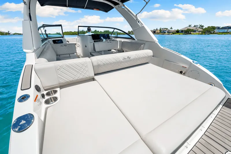 Slide: The Image of Sea Ray SDX 250 Outboard 2025 - 30