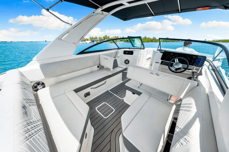 Slide: The Image of Sea Ray SDX 250 Outboard 2025 - 32