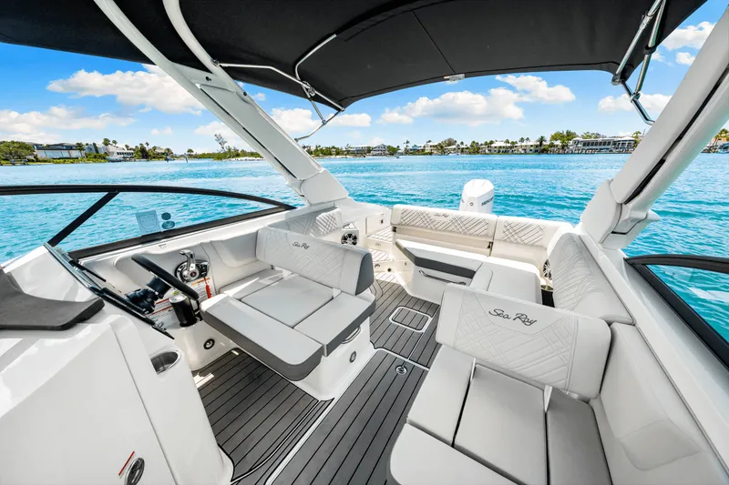Slide: The Image of Sea Ray SDX 250 Outboard 2025 - 39