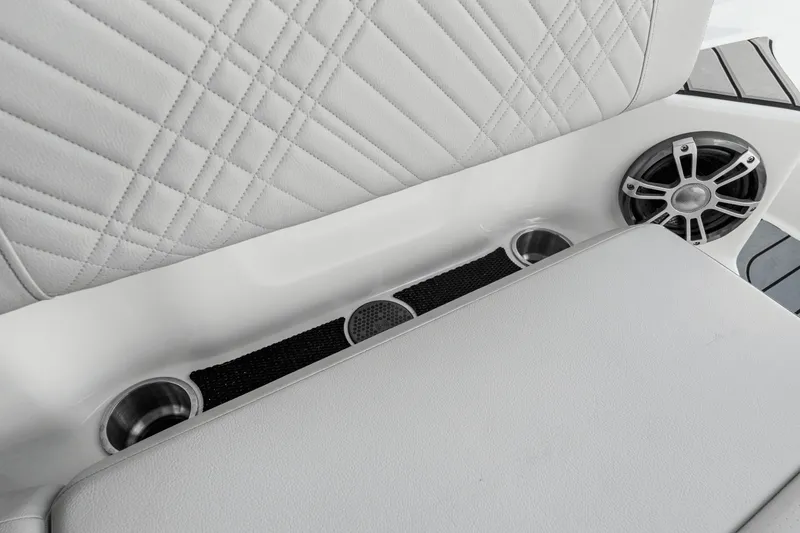 Slide: The Image of Sea Ray SDX 250 Outboard 2025 - 46