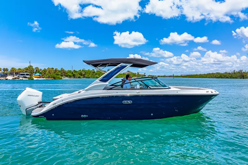 Slide: The Image of Sea Ray SDX 250 Outboard 2025 - 6