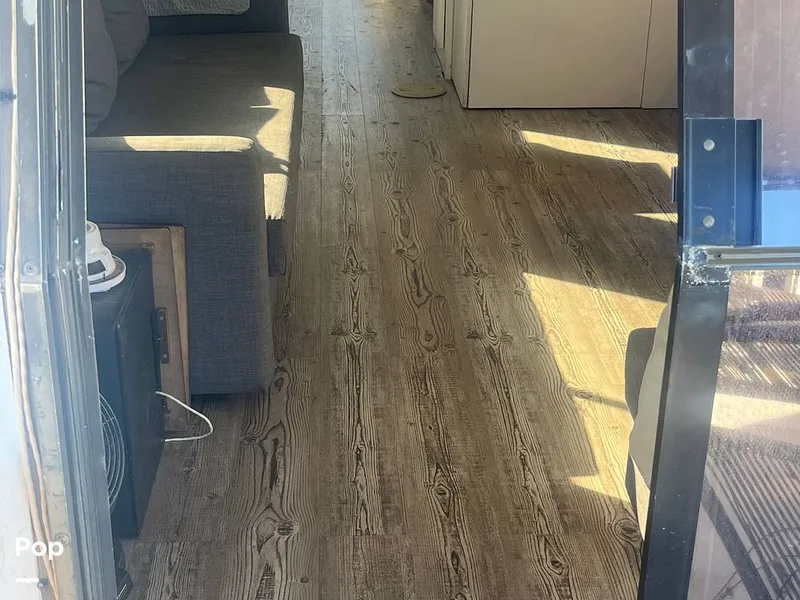 Slide: The Image of Three Buoys 42 1985 - 13532537