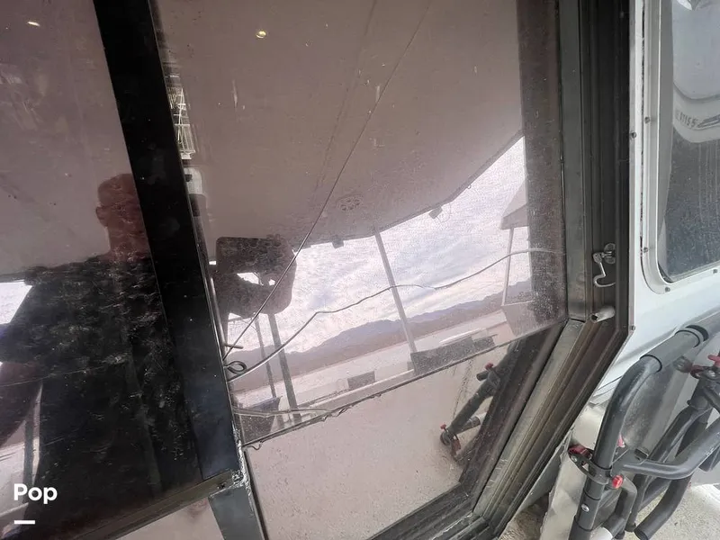 Slide: The Image of Sliding Glass Door Is Cracked - 13576400