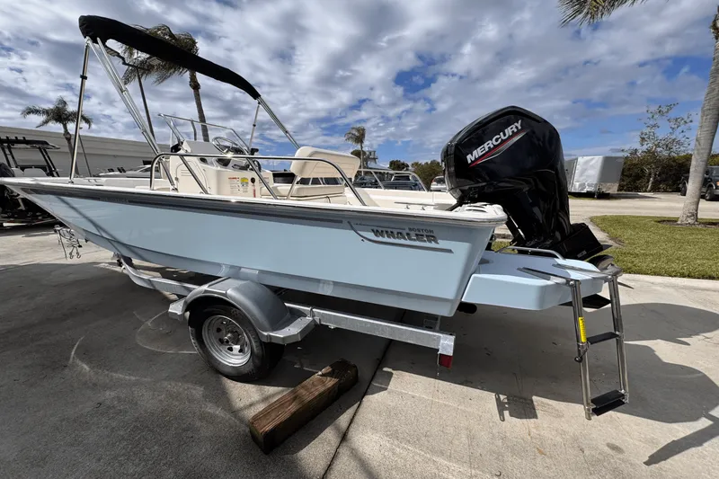 Slide: The Image of Boston Whaler 170 Montauk 2025 - 1