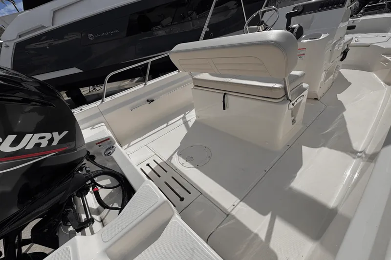 Slide: The Image of Boston Whaler 170 Montauk 2025 - 10