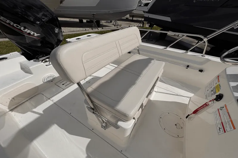 Slide: The Image of Boston Whaler 170 Montauk 2025 - 11