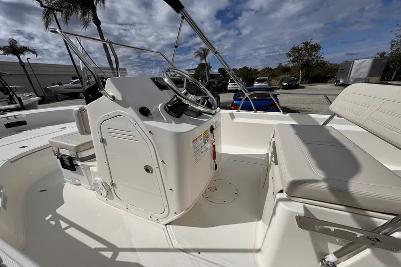 Slide: The Image of Boston Whaler 170 Montauk 2025 - 13
