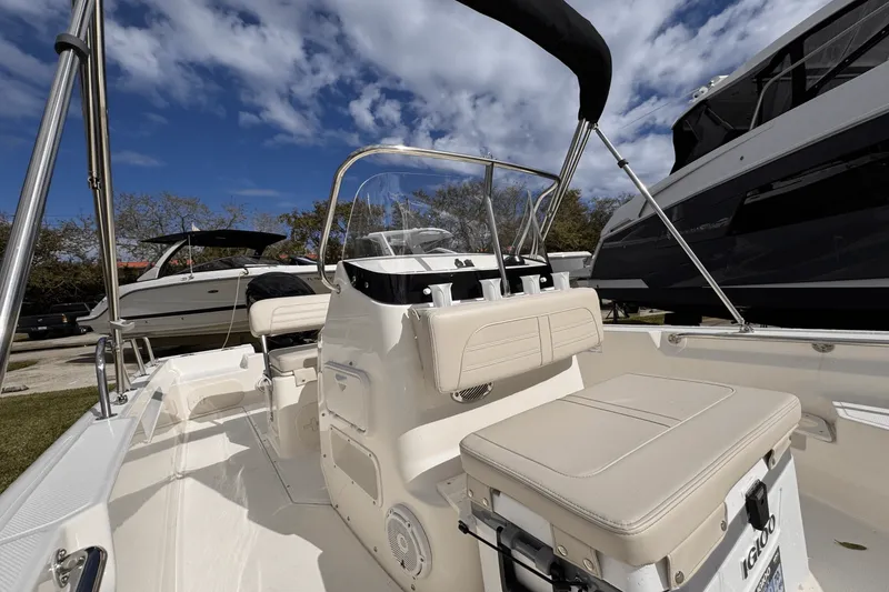 Slide: The Image of Boston Whaler 170 Montauk 2025 - 15