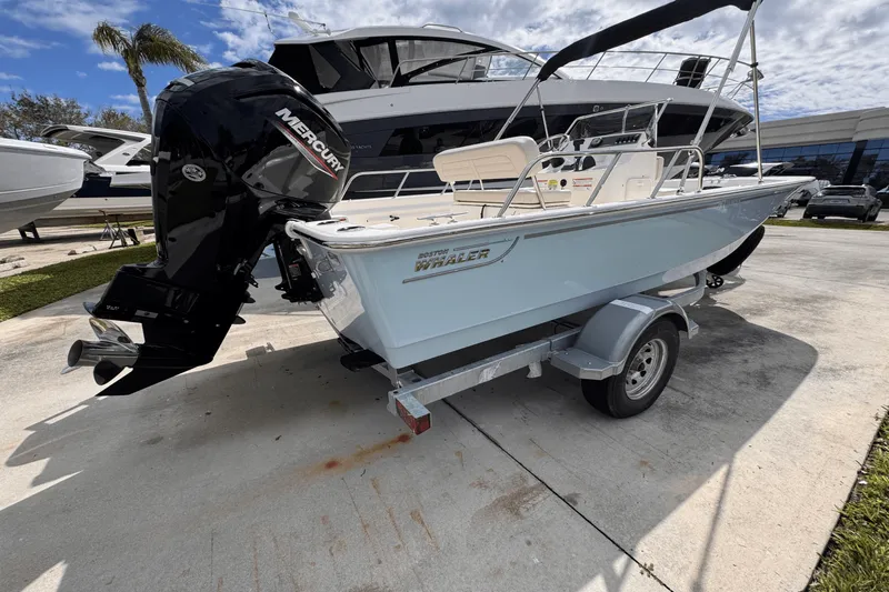 Slide: The Image of Boston Whaler 170 Montauk 2025 - 4
