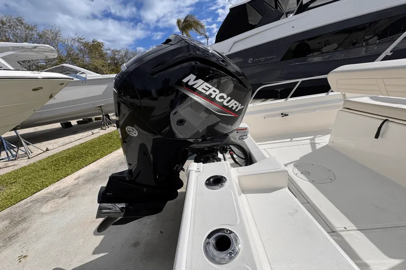 Slide: The Image of Boston Whaler 170 Montauk 2025 - 8