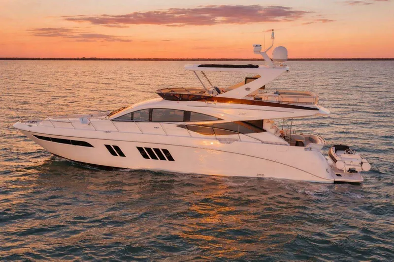 The Image of Model L650 Fly Category Flybridge 2018 - 0